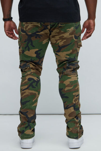 Jeans ajustados con aberturas y detalles desgastados - Image 18