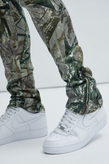 Jeans ajustados con aberturas y detalles desgastados - Image 23