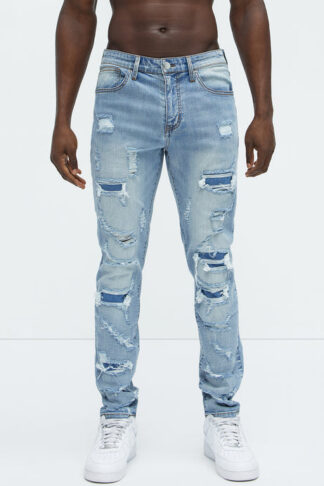 Jeans entallados rasgados estilo vintage