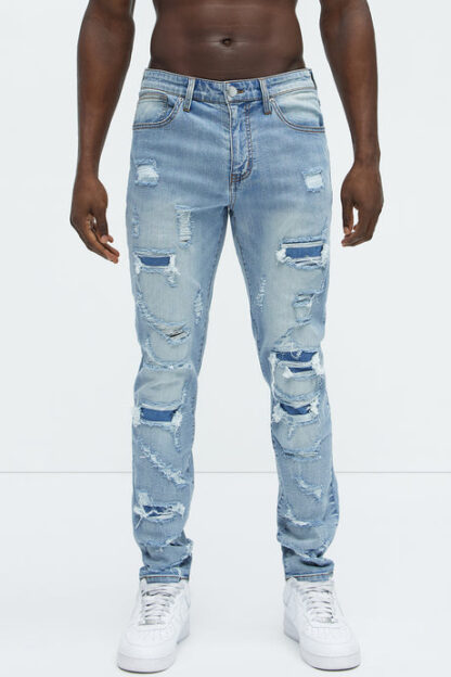 Jeans entallados rasgados estilo vintage