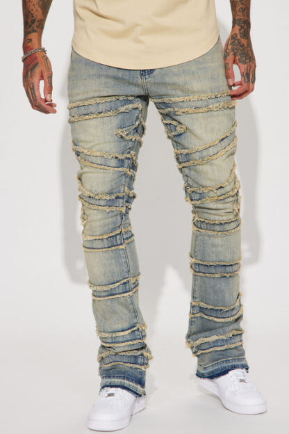 Jeans Ajustados con Bota Campana y Detalles Deshilachados - Image 17