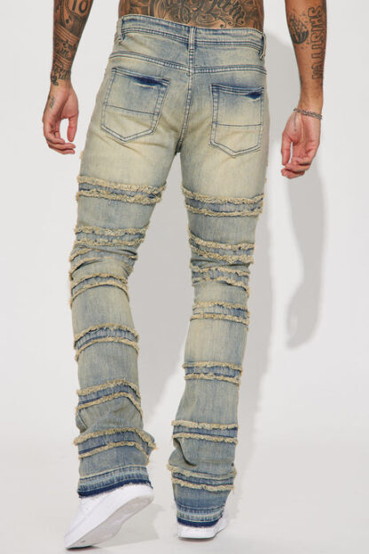 Jeans Ajustados con Bota Campana y Detalles Deshilachados - Image 20