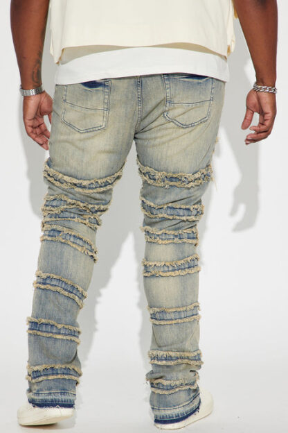 Jeans Ajustados con Bota Campana y Detalles Deshilachados - Image 22