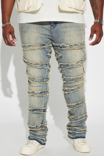 Jeans Ajustados con Bota Campana y Detalles Deshilachados - Image 18