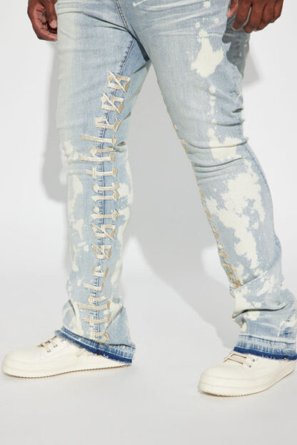 Jeans Acampanados Bordados de Ajuste Entallado y Elástico - Image 15