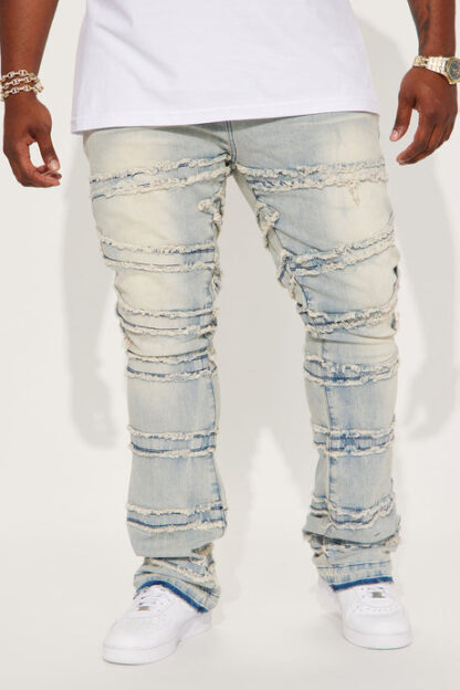 Jeans Ajustados con Bota Campana y Detalles Deshilachados - Image 9