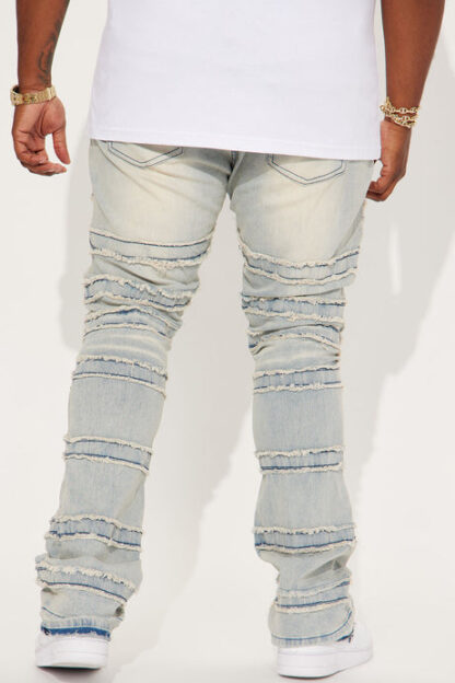 Jeans Ajustados con Bota Campana y Detalles Deshilachados - Image 15