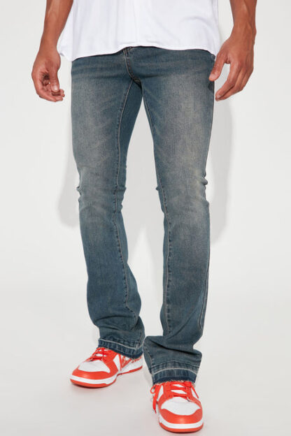 Jeans Ajustados con Bota Campana y Desgaste en Bajos - Image 25