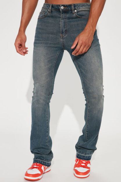 Jeans Ajustados con Bota Campana y Desgaste en Bajos - Image 23