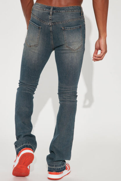 Jeans Ajustados con Bota Campana y Desgaste en Bajos - Image 26