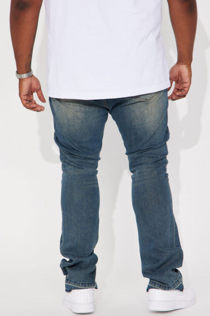 Jeans Ajustados con Bota Campana y Desgaste en Bajos - Image 29