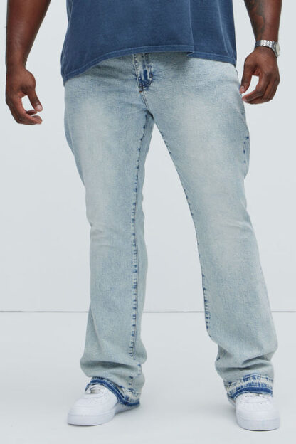 Jeans Ajustados con Bota Campana y Desgaste en Bajos - Image 12