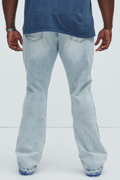 Jeans Ajustados con Bota Campana y Desgaste en Bajos - Image 14
